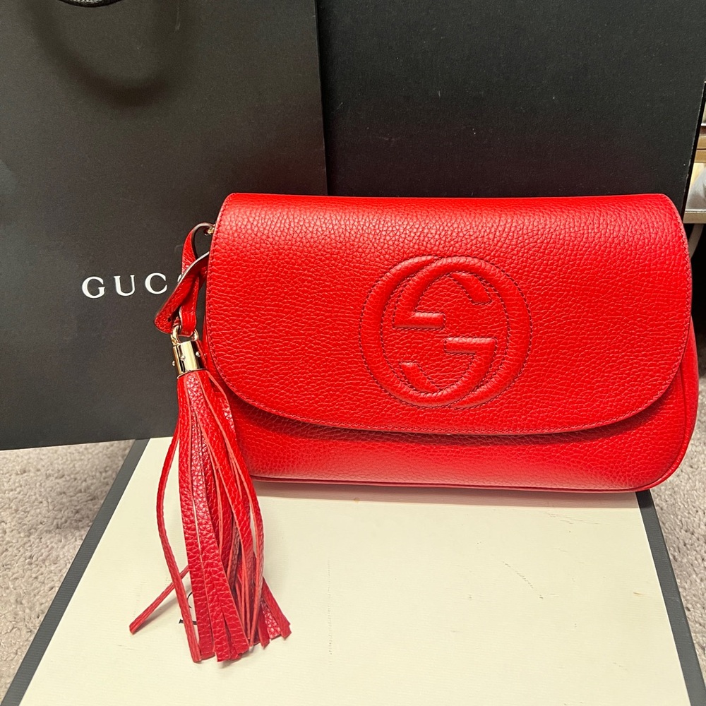 NEW 💯 Authentic Gucci GG Soho Red Leather Pebbled Chain Flap Bag.